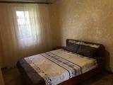 Двуспальная кровать гостинный дом Курортный дворик в Кирилловке