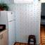 Холодильник в номере коттеджи Sea Breeze в Кирилловке 