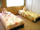 Удобныйе кровати в 2-х местном экономе база Оазис в Кирилловке